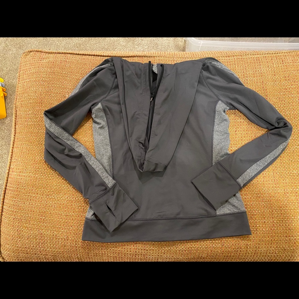 Full zip athletic wear jacket!